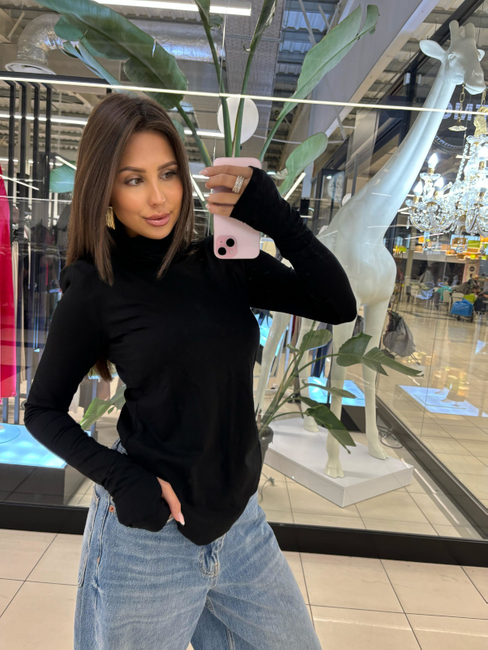 GOLF_Z_PODUSZKAMI_NA_RAMIONACH_-_czarny_