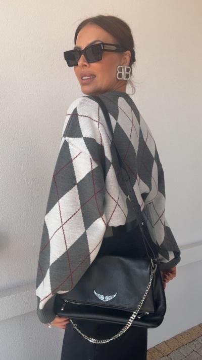 SWETER W ROMBY - szary