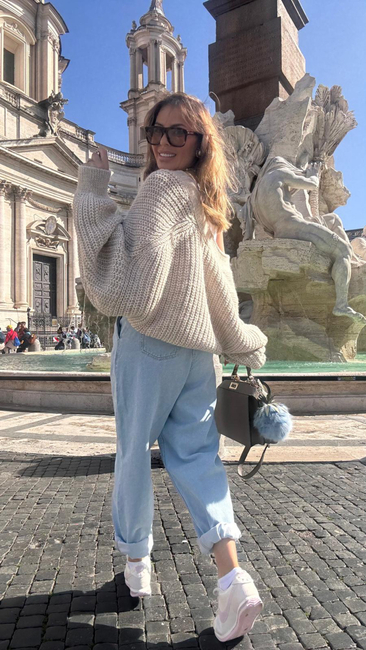 SPODNIE_JEANSOWE_MOM_FIT_-_jasny_niebieski